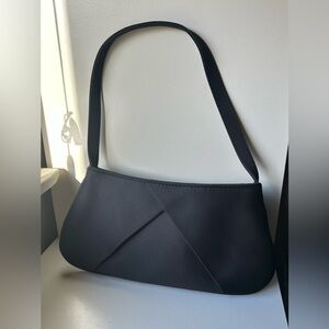 Classic Black Shoulder Bag - Sleek Evening Handbag